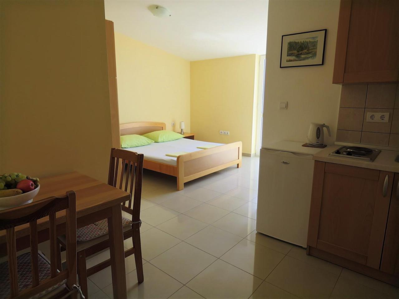 אומיס Apartments Kojan מראה חיצוני תמונה