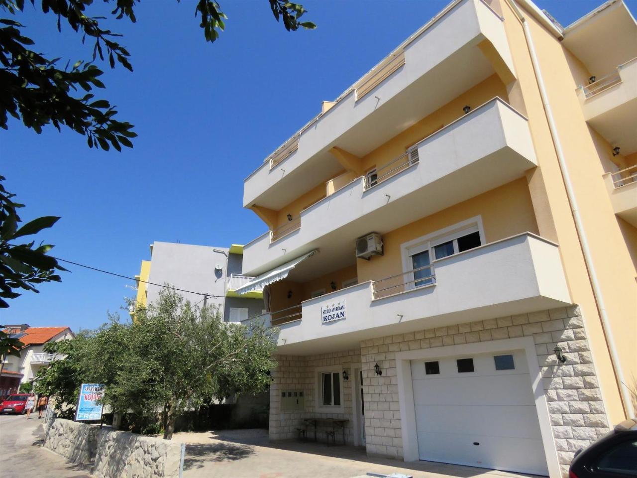 אומיס Apartments Kojan מראה חיצוני תמונה